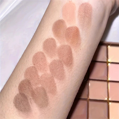 Paleta de Sombras com 25 Cores - Tons neutros de cinza e marrom terrosos, além de tons de café e chocolate, para criar uma maquiagem versátil, de natural a dramática.